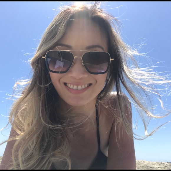 Meet your Posher, Iris - Picture 1 of 1